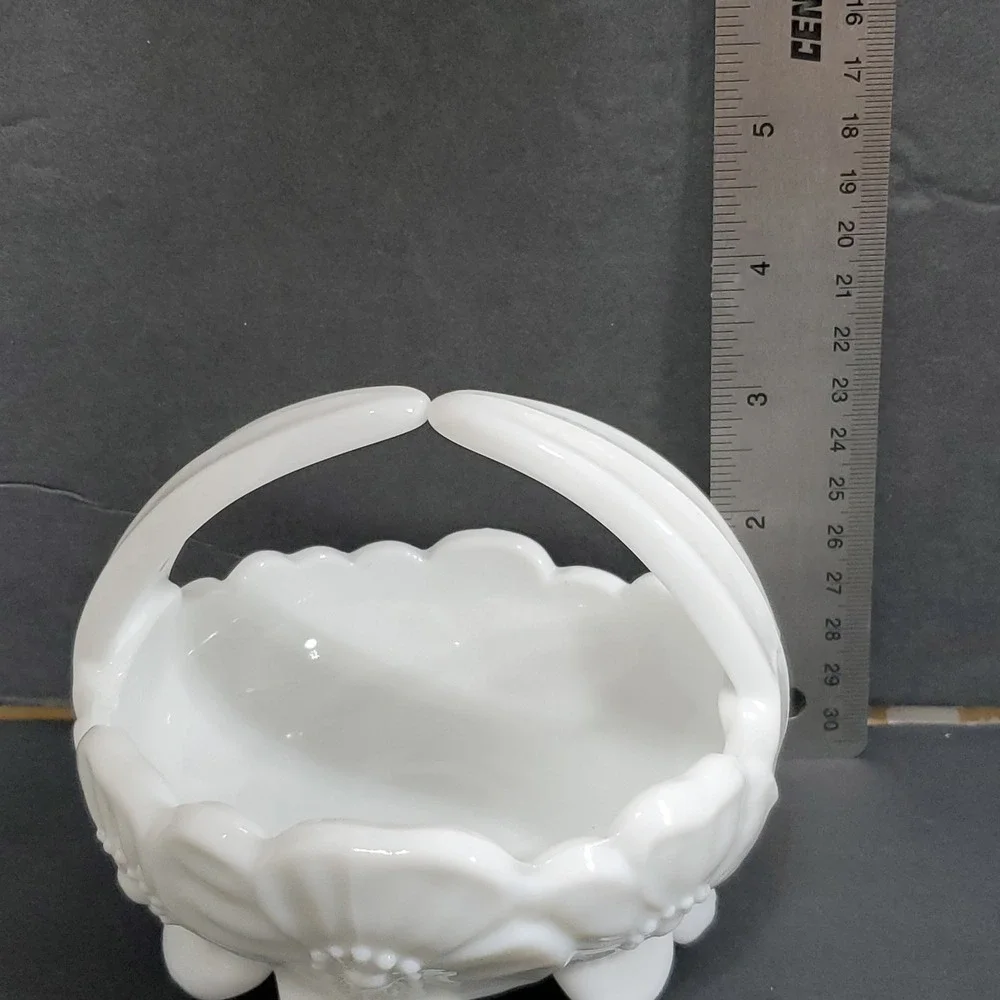 Vintage Westmoreland Milk Glass‎ Poppy Pattern Basket with Split Handle White